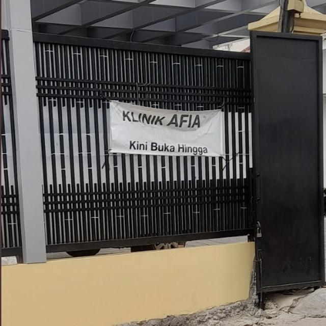 tulisan nanggung di spanduk © Berbagai sumber