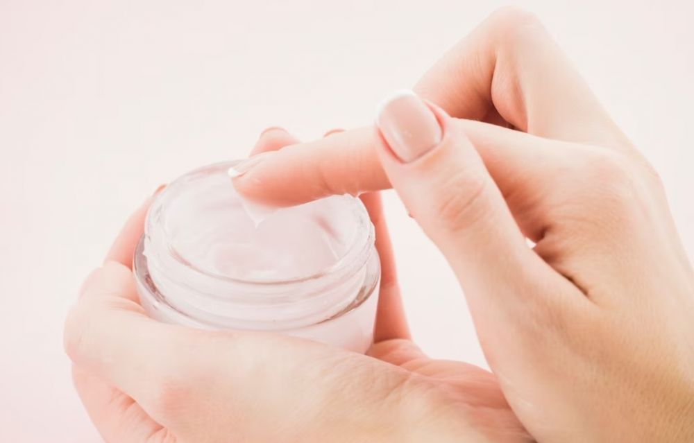 Trik menggunakan foundation matte finish © 2023 brilio.net