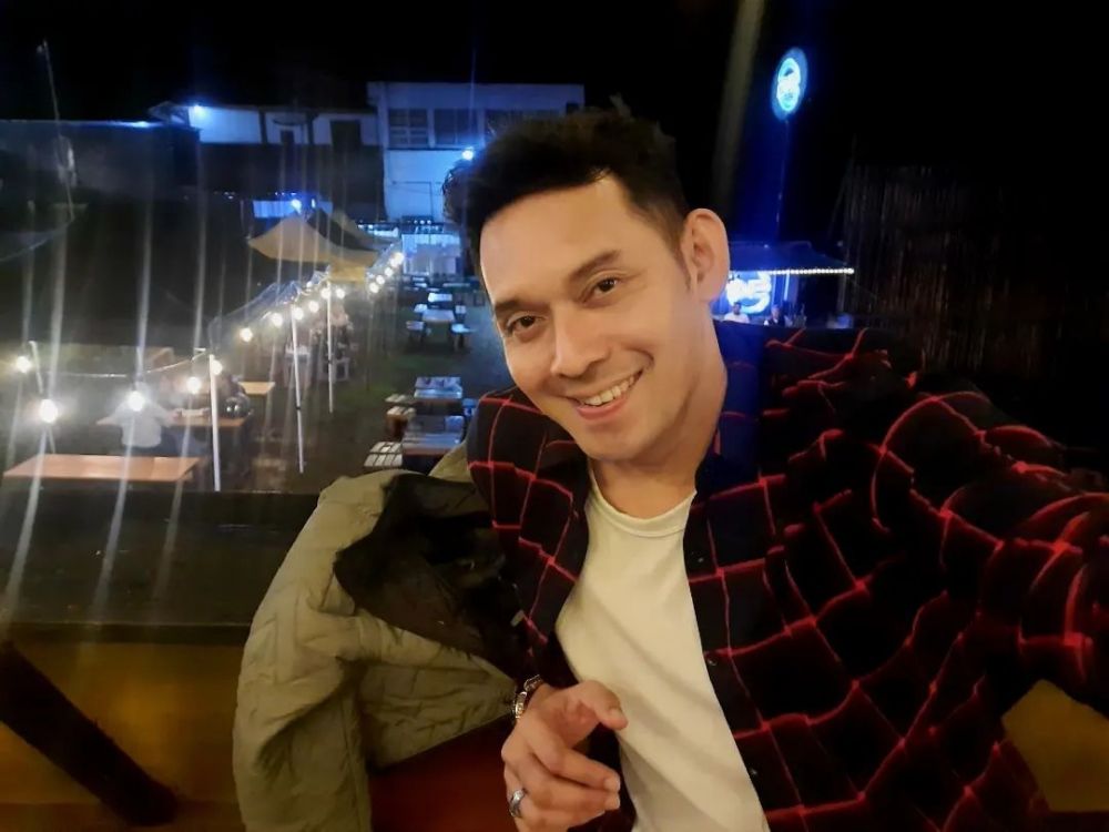 potret terbaru romi AFI awet muda di usia 40 tahun © berbagai sumber potret terbaru romi AFI awet muda di usia 40 tahun © berbagai sumber