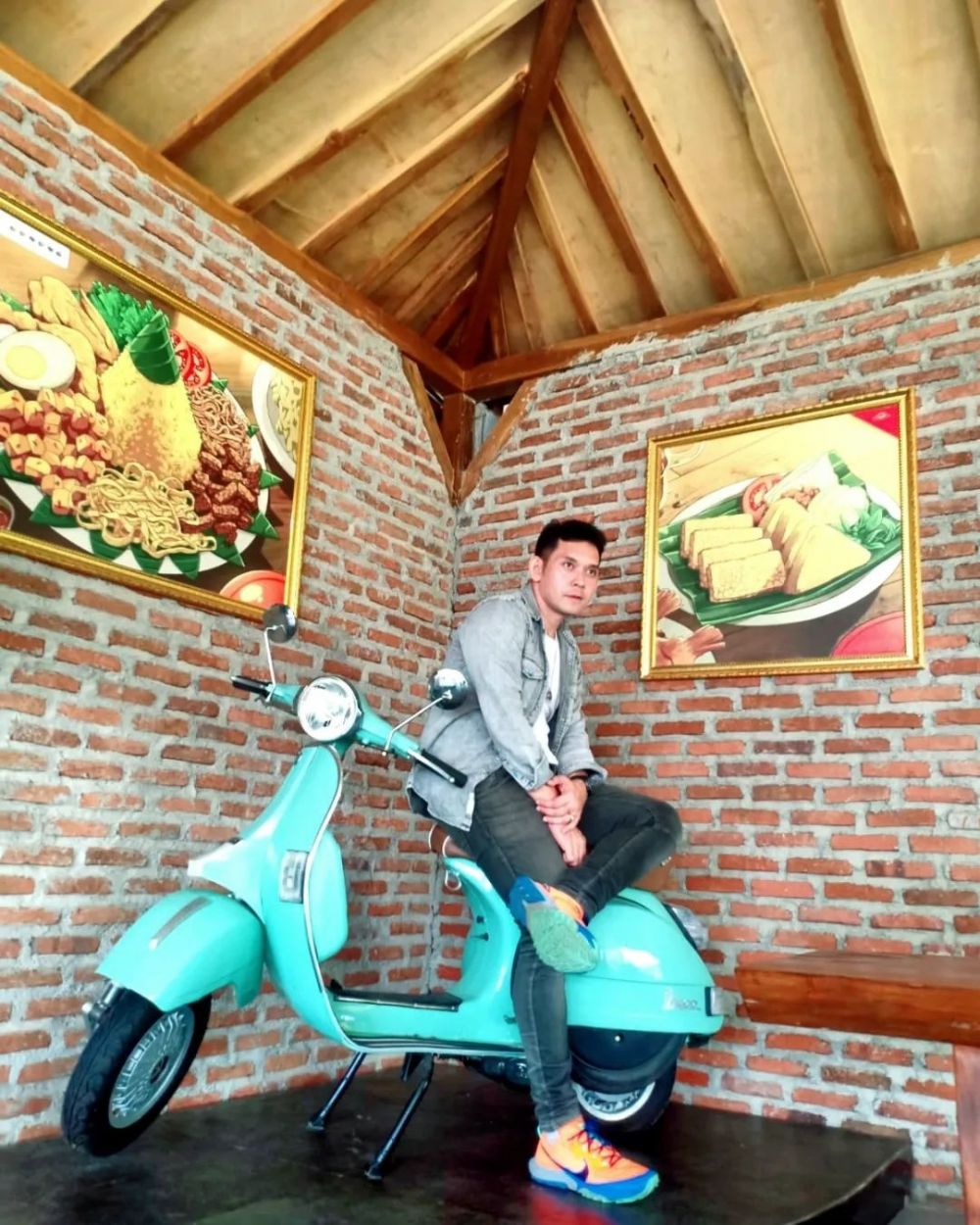 potret terbaru romi AFI awet muda di usia 40 tahun © berbagai sumber potret terbaru romi AFI awet muda di usia 40 tahun © berbagai sumber