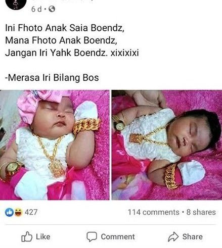 ibu-ibu pamer perhiasan © 2023 brilio.net