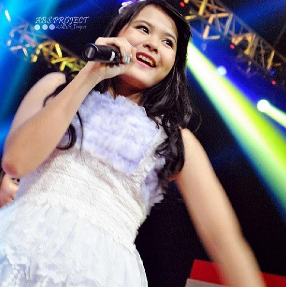 Dina teman Wati © berbagai sumber Dina teman Wati © berbagai sumber