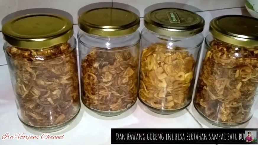 Tanpa dimasukkan ke freezer, ini cara menyimpan bawang goreng agar tetap renyah & awet berbulan-bulan