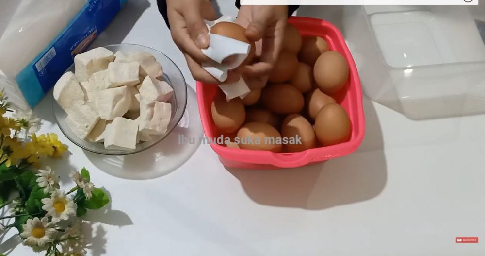 Jangan letakkan di rak pintu kulkas, ini cara aman menyimpan telur agar awet dan kualitasnya terjaga