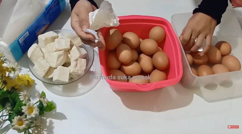 Jangan letakkan di rak pintu kulkas, ini cara aman menyimpan telur agar awet dan kualitasnya terjaga