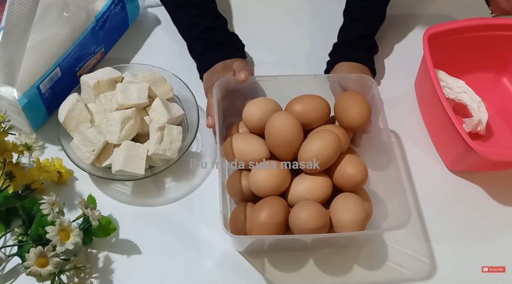 Jangan letakkan di rak pintu kulkas, ini cara aman menyimpan telur agar awet dan kualitasnya terjaga