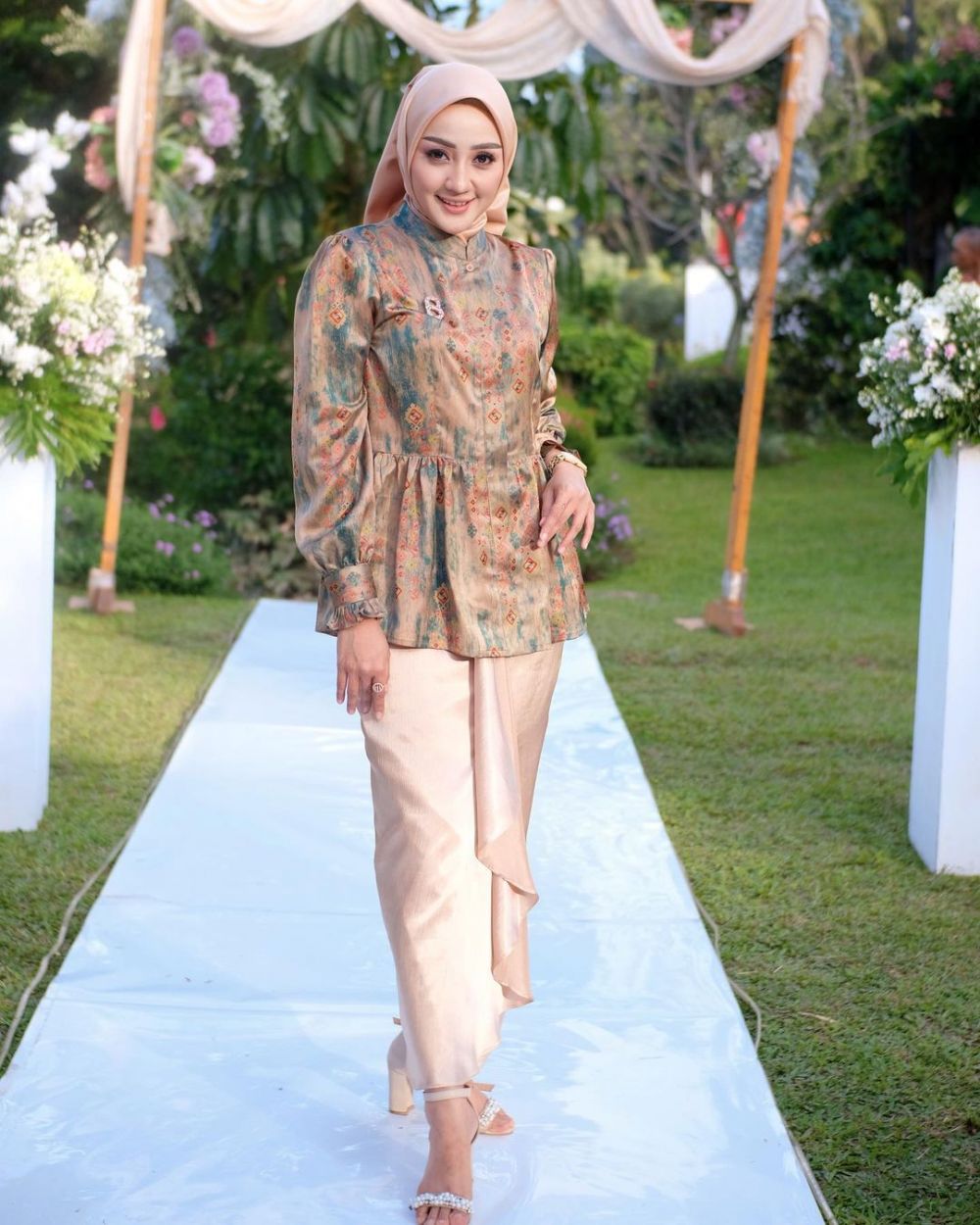 transformasi pemeran nyi wisa merah di angling dharma © berbagai sumber transformasi pemeran nyi wisa merah di angling dharma © berbagai sumber