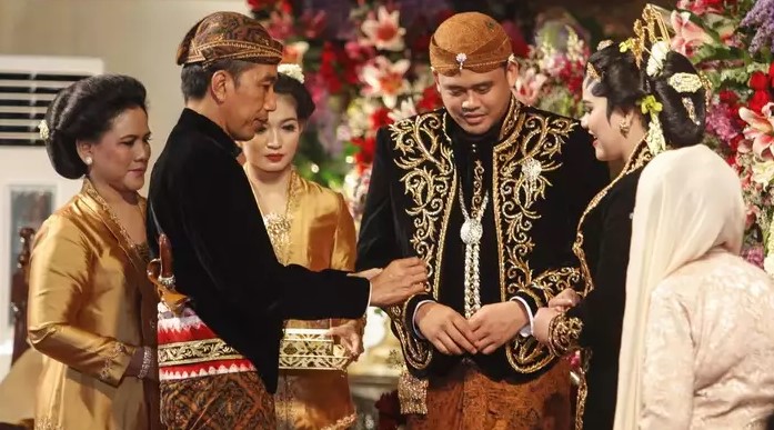 7 Pesona Selvi Ananda hadiri pernikahan keluarga Jokowi, konsisten anggun dengan kebaya