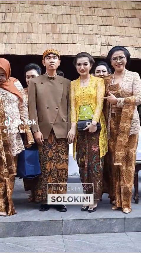 Selvi Ananda hampir jatuh © TikTok/@solokini