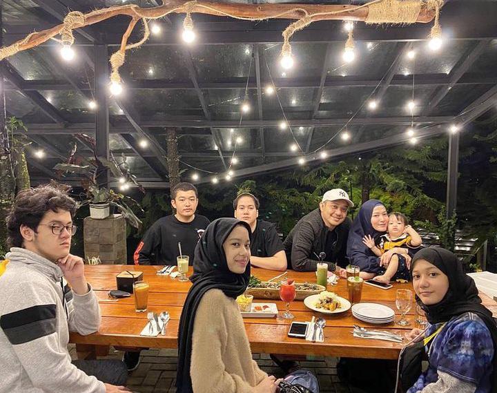 lyra virna dan buah hatinya © berbagai sumber