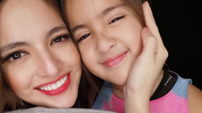 mikhayla anak nia ramadhani gayanya stylish © berbagai sumber