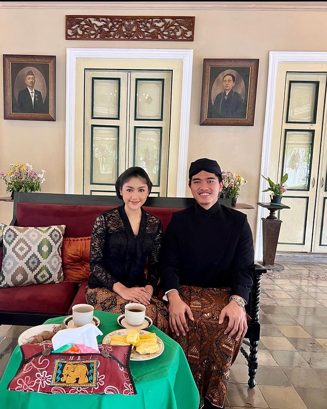 Erina Gudono tampil cantik dengan busana kebaya © 2023 brilio.net