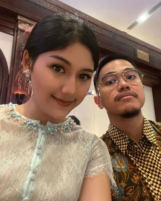 Erina Gudono tampil cantik dengan busana kebaya © 2023 brilio.net