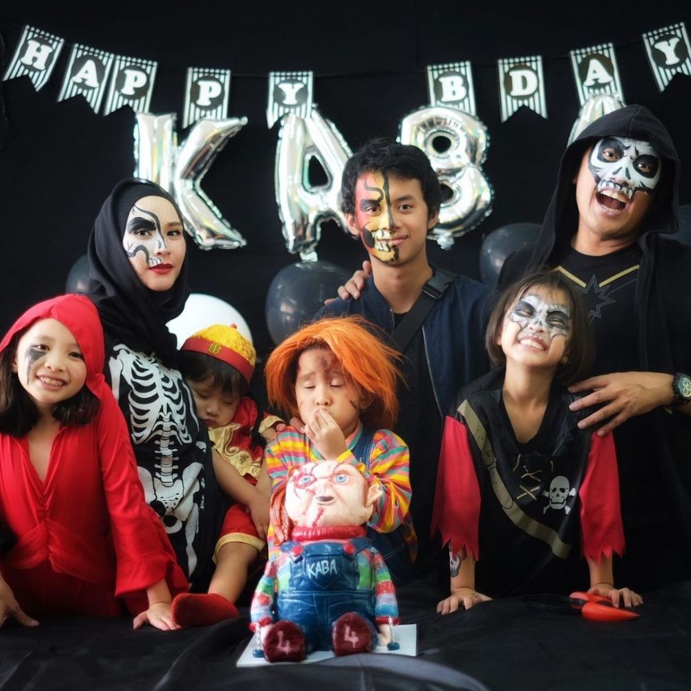  seleb pakai kostum unik di ultah anak © berbagai sumber