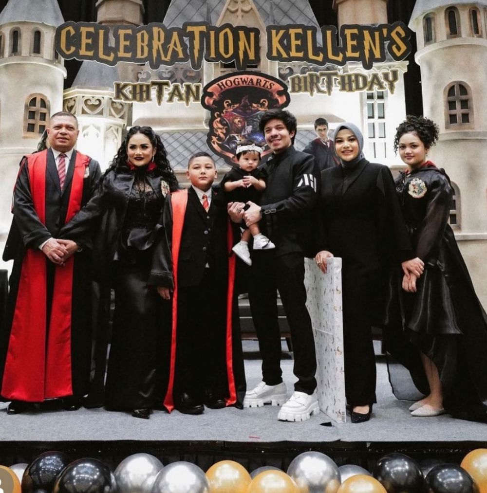  seleb pakai kostum unik di ultah anak © berbagai sumber