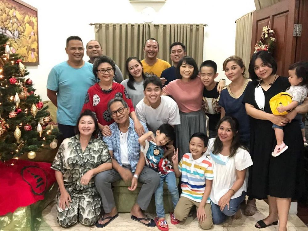 potret kenangan kebersamaan indy barends dan sang ayah © berbagai sumber potret kenangan kebersamaan indy barends dan sang ayah © berbagai sumber