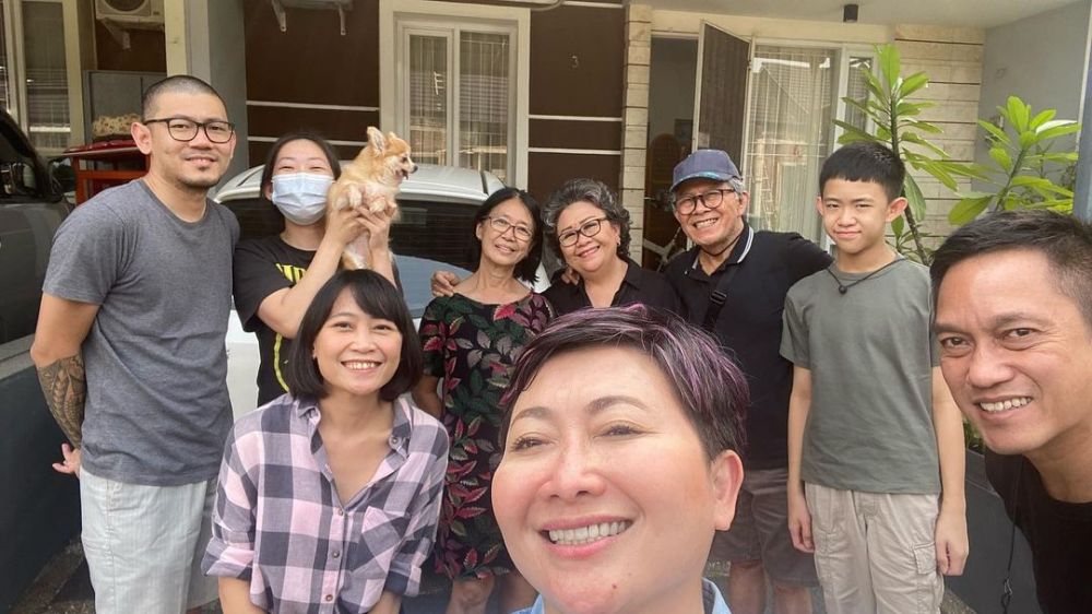 potret kenangan kebersamaan indy barends dan sang ayah © berbagai sumber potret kenangan kebersamaan indy barends dan sang ayah © berbagai sumber