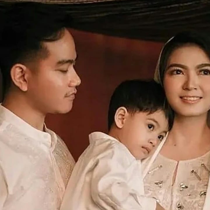 selvi momong anak © Instagram selvi momong anak © Instagram