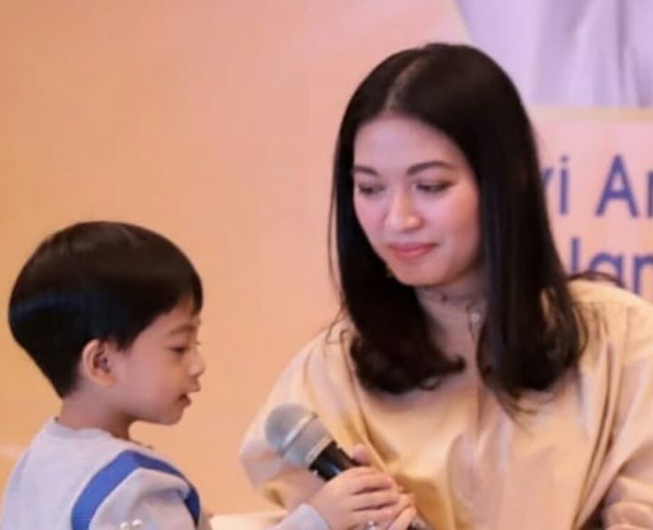 selvi momong anak © Instagram selvi momong anak © Instagram