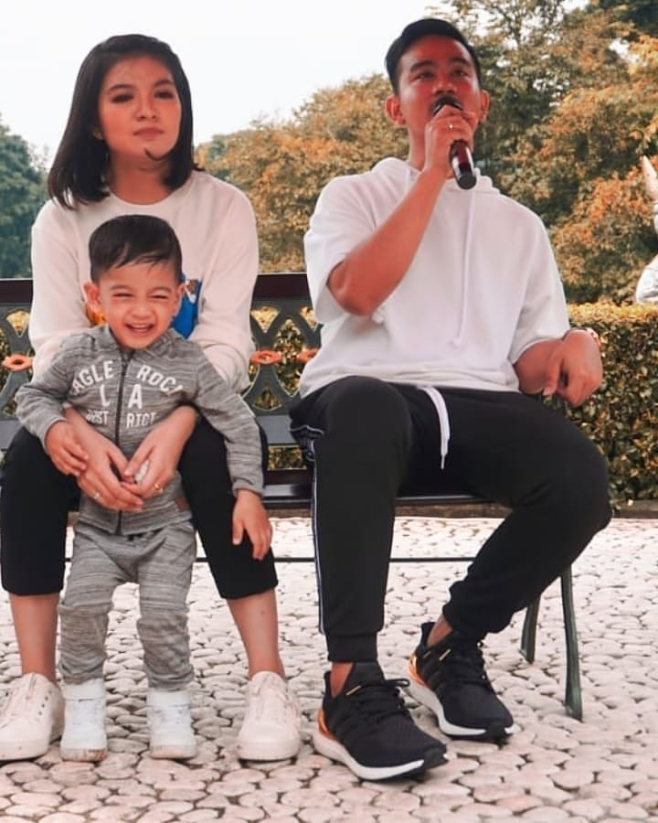 selvi momong anak © Instagram