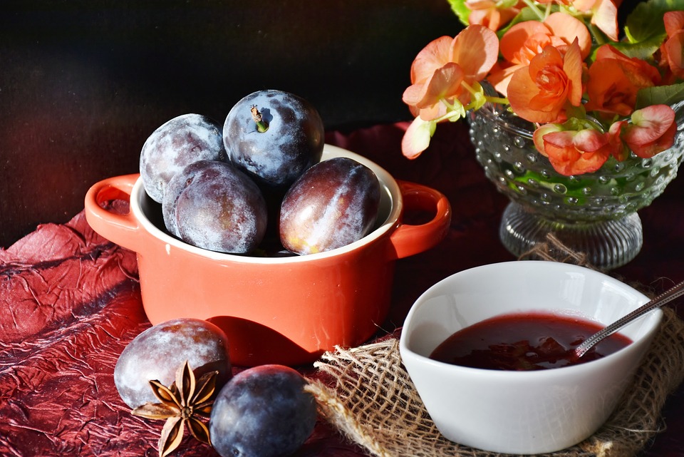 9 Manfaat buah plum untuk diet, bantu turunkan berat badan secara efektif