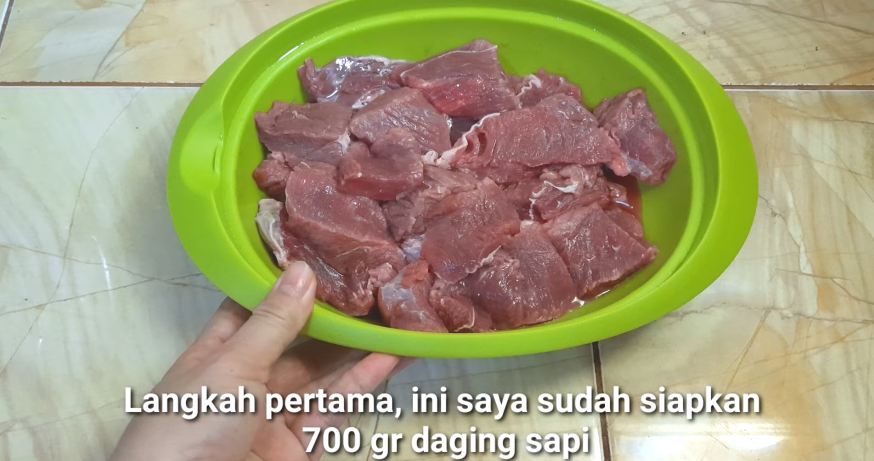 Tanpa harus direbus terlebih dahulu, ini cara ampuh mengempukkan daging sapi