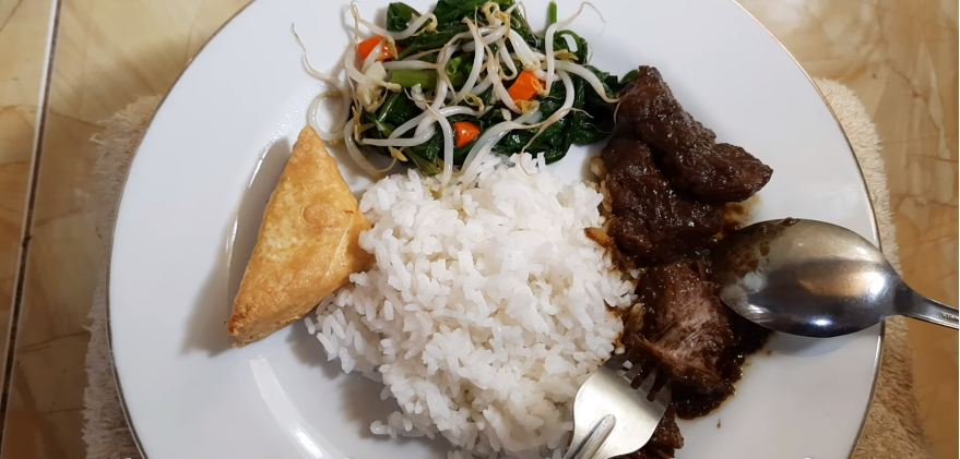 Tanpa harus direbus terlebih dahulu, ini cara ampuh mengempukkan daging sapi