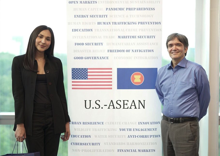 Dena Rachman Lucky Hakim aktor kolosal © berbagai sumber Dena Rachman Lucky Hakim aktor kolosal © berbagai sumber