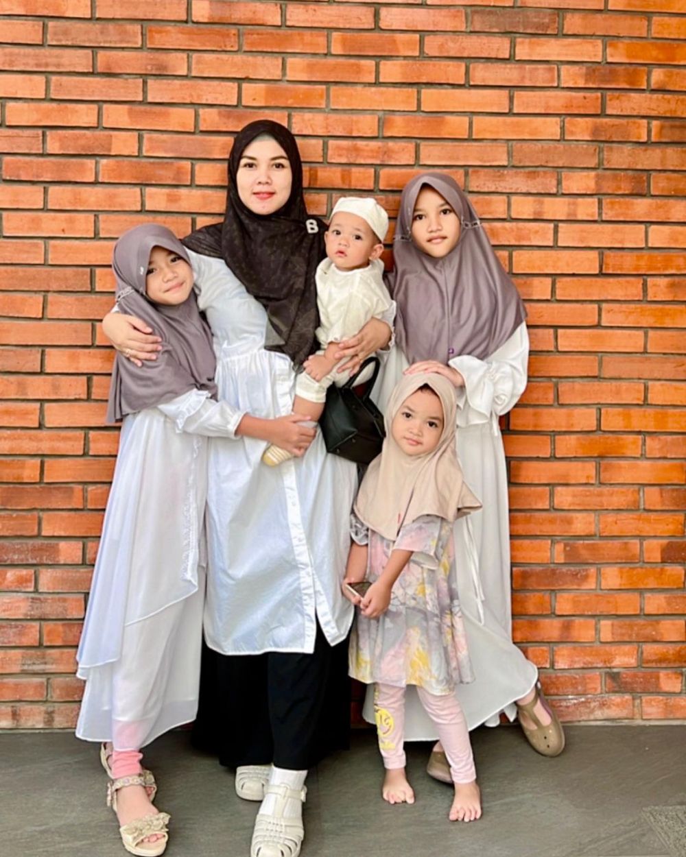 potret pemeran nyi widasari makin cantik usai berhijab © berbagai sumber