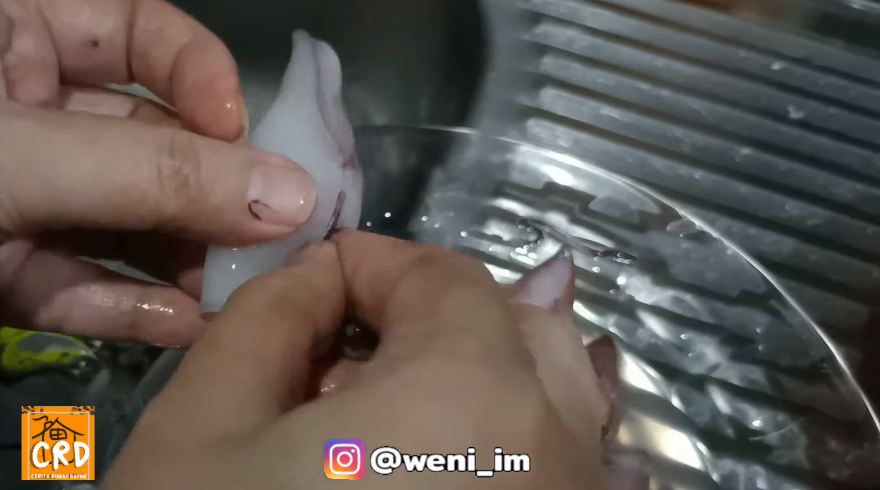 Bukan pakai jeruk nipis, ini cara menghilangkan bau amis cumi