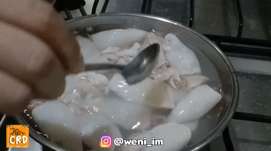 Bukan pakai jeruk nipis, ini cara menghilangkan bau amis cumi