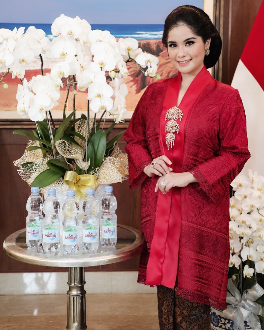 menantu presiden pakai kebaya berbagai sumber