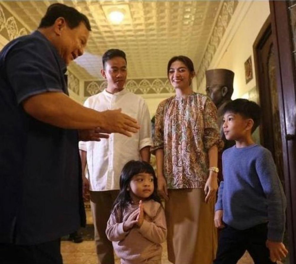 selvi dampingi gibran berbagai sumber selvi dampingi gibran berbagai sumber