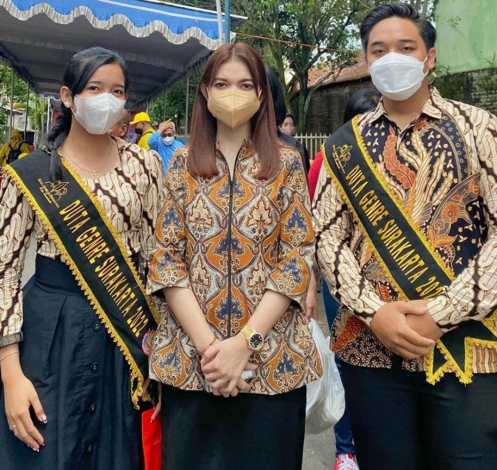 selvi dampingi gibran berbagai sumber