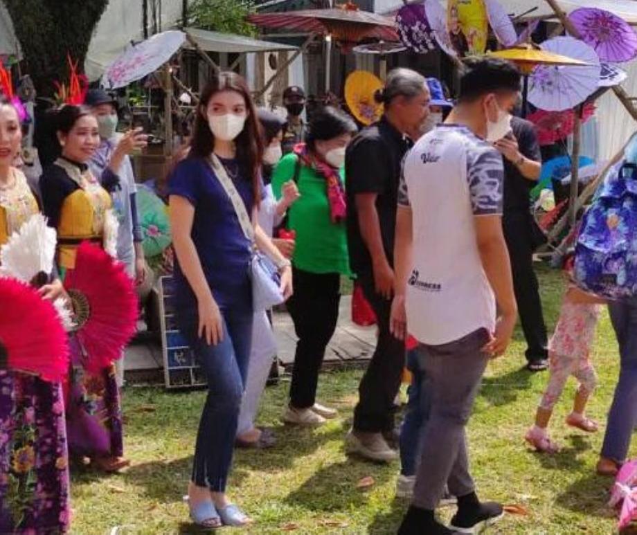 selvi dampingi gibran berbagai sumber