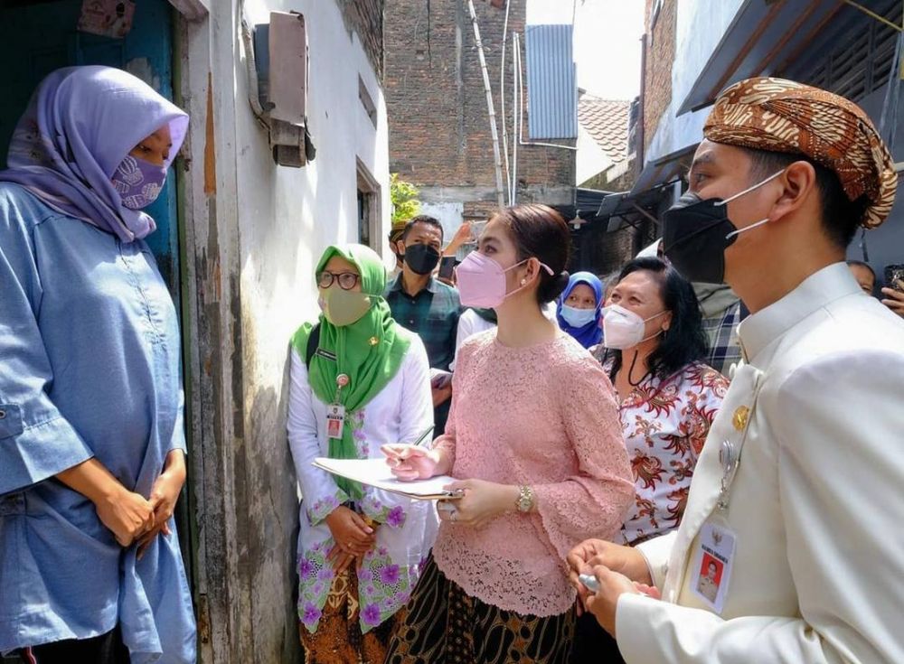 selvi dampingi gibran berbagai sumber