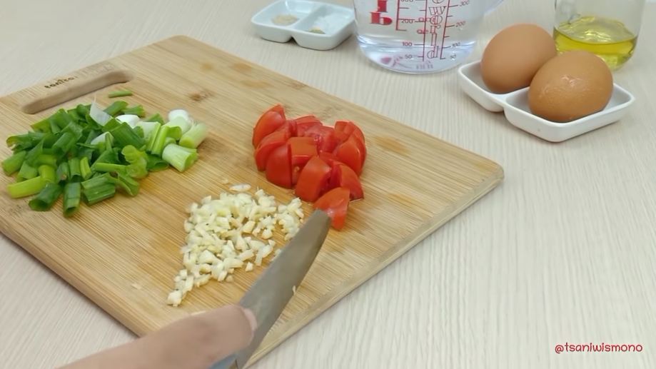 Cuma butuh 7 menit, ini trik praktis bikin sup telur yang nikmat dan tidak amis