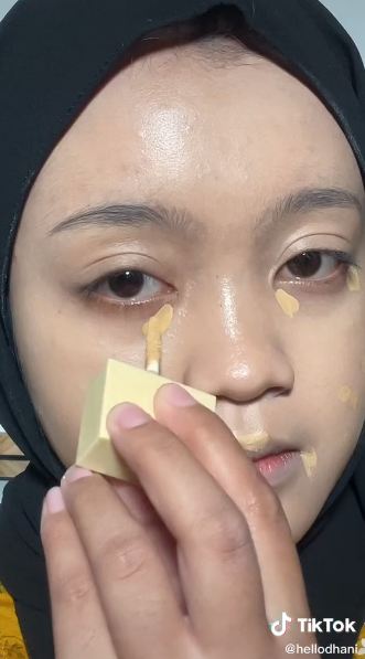 Transformasi makeup ala ulzzang Korea © 2023 brilio.net