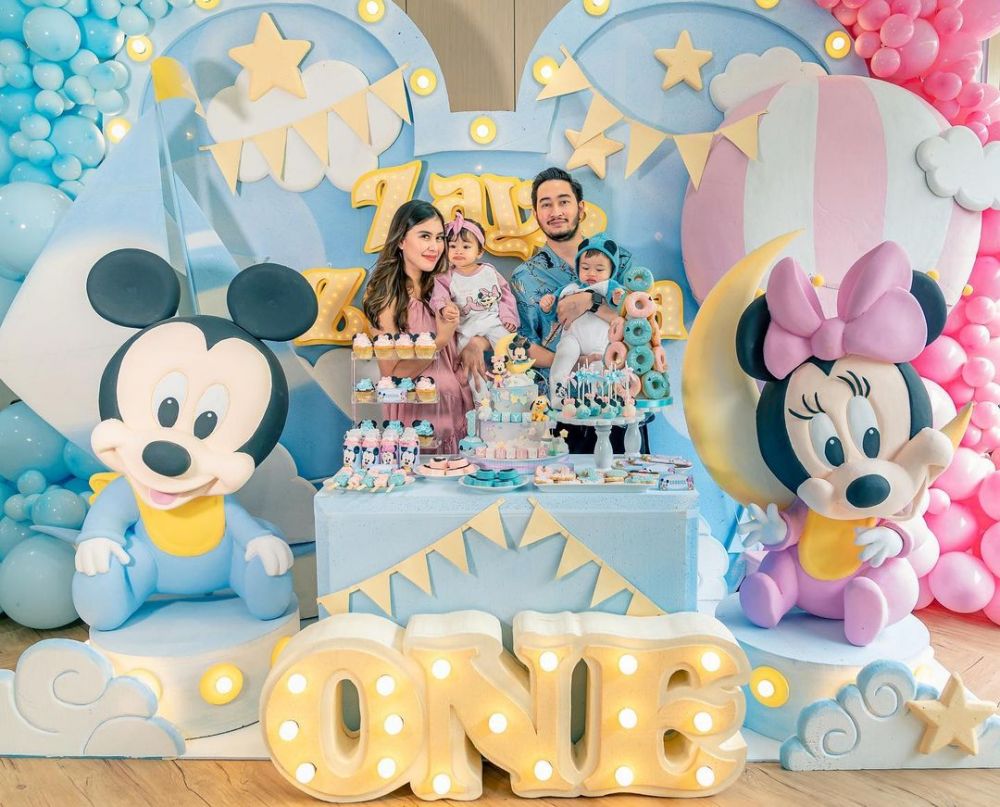 momen perayaan ultah pertama anak seleb © berbagai sumber