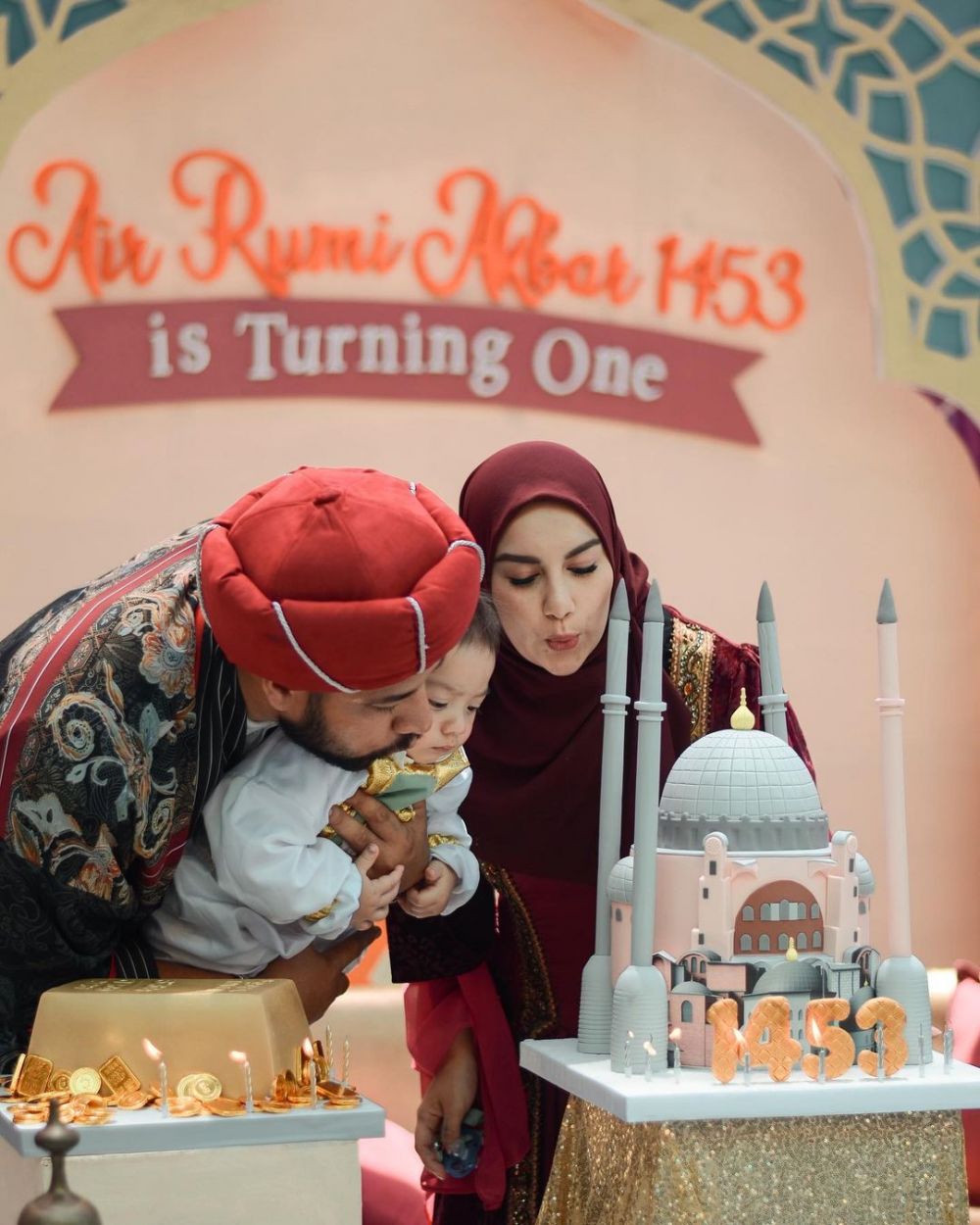 11 Momen perayaan ulang tahun pertama anak seleb, Ameena dibanjiri kado mewah