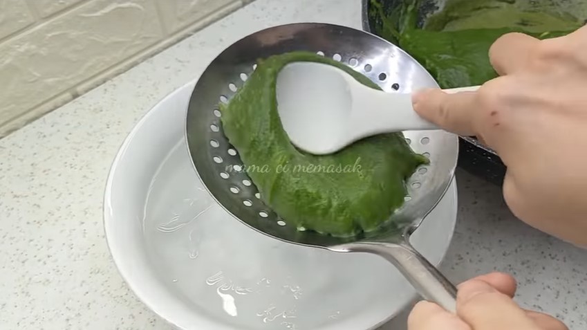 Cara simpel mengolah adonan cendol, cepat dan tetap rapi tanpa cetakan khusus