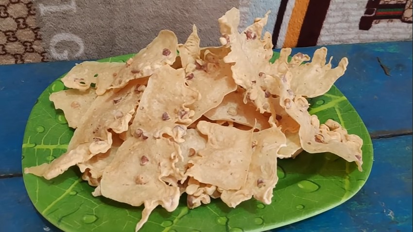 Trik jitu menggoreng peyek supaya hasilnya renyah dan tak banyak menyerap minyak