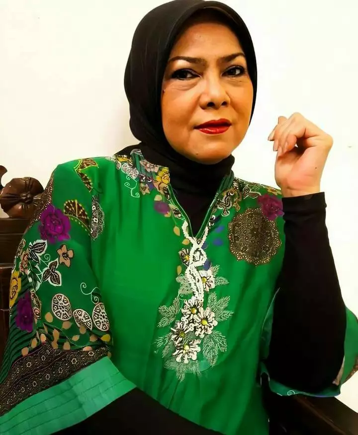 Pemeran ibu tiri di film Rhoma Irama 'Camelia' ini ternyata nenek aktris top, intip 11 transformasinya