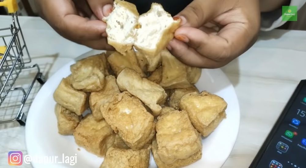 Tanpa tambahan tepung, ini trik menggoreng tahu susu agar tak mudah hancur dan tetap renyah
