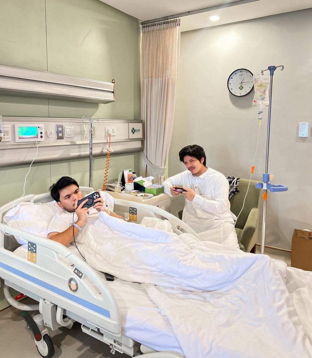 Sempat mimisan dan dilarikan ke rumah sakit, Thariq Halilintar disebut down pasca putus dari Fuji