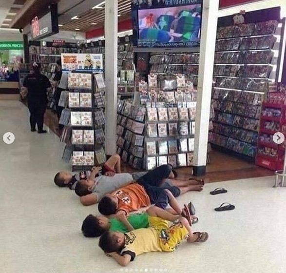 potret nyeleneh orang nyantai © berbagai sumber