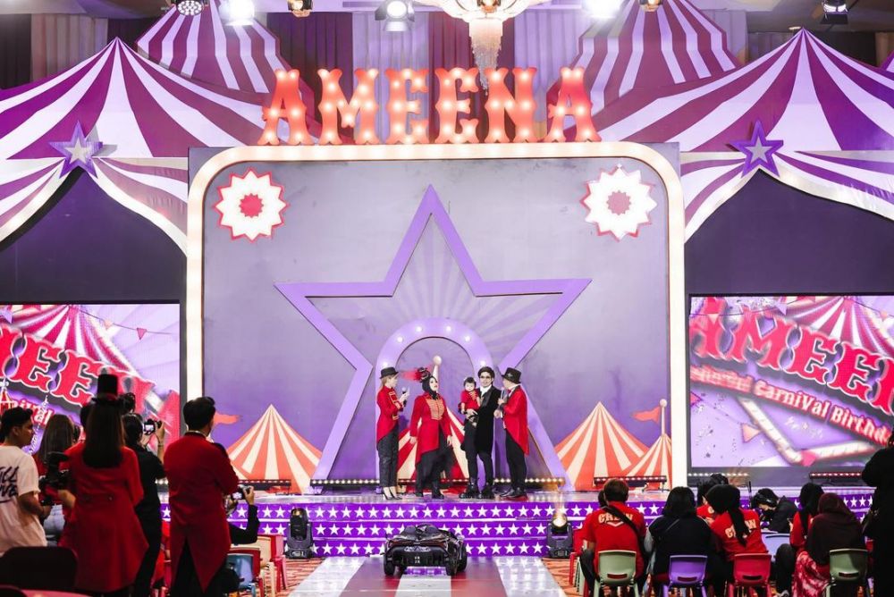 Potret perayaan pesta ulang tahun pertama Ameena © 2023 brilio.net Potret perayaan pesta ulang tahun pertama Ameena © 2023 brilio.net