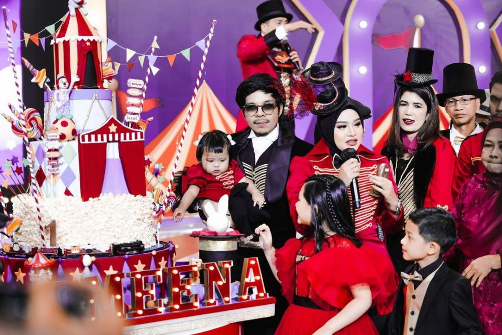 Potret perayaan pesta ulang tahun pertama Ameena © 2023 brilio.net Potret perayaan pesta ulang tahun pertama Ameena © 2023 brilio.net