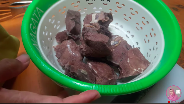 Trik mengempukkan lidah sapi tanpa presto dan hemat gas, cuma butuh waktu 15 menit