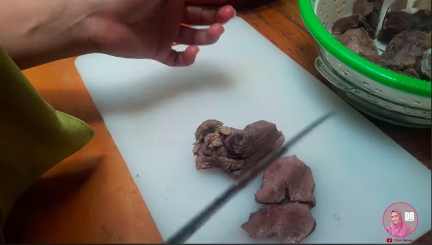 Trik mengempukkan lidah sapi tanpa presto dan hemat gas, cuma butuh waktu 15 menit